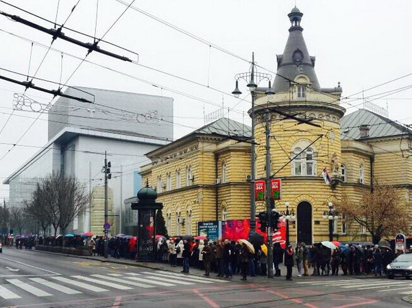 Narod željan pozorišta