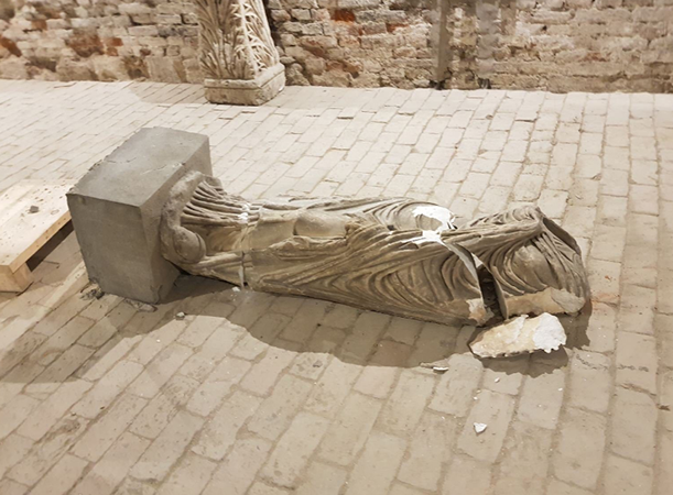 Oštećena statua u Barutani